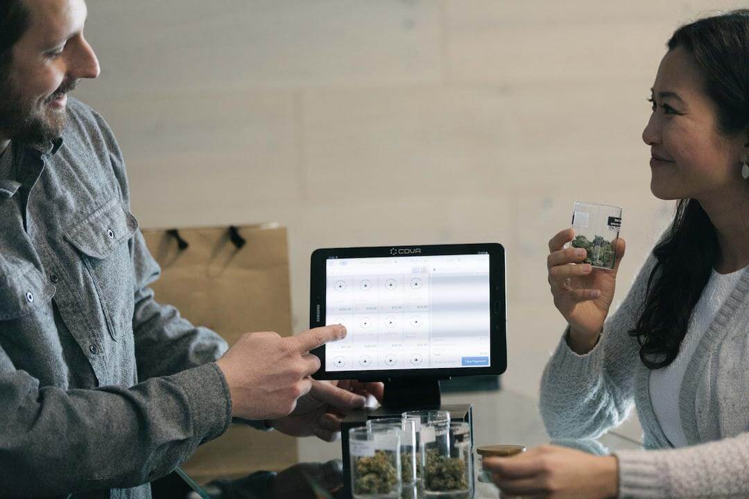 Dispensary Customer Care: 8 Tips for Personalization and Relationship Building